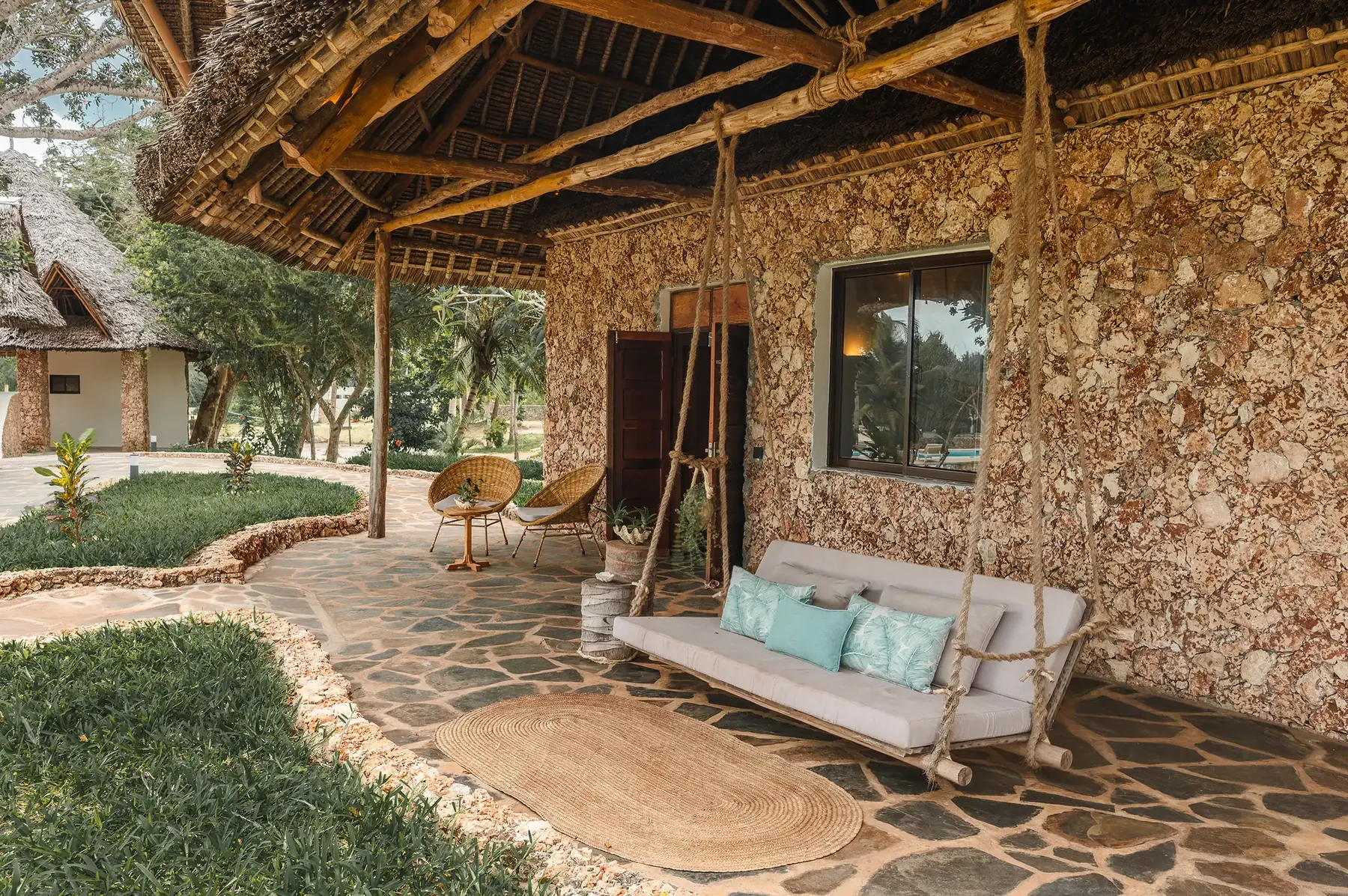Deluxe room with four-poster bed