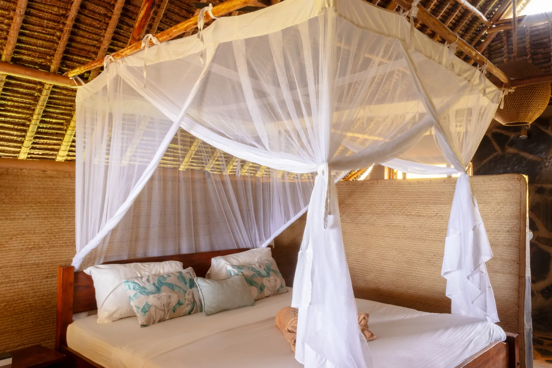 Makuti Classic interior with draped canopy bed